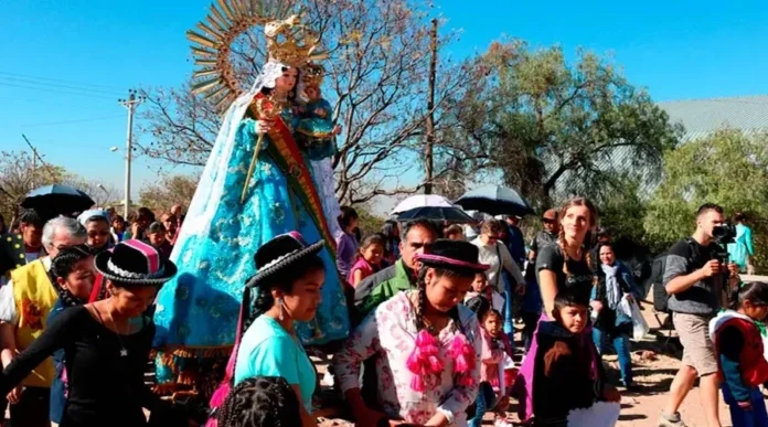 Fe, cultura y tradición: Los bolivianos celebran a la Virgen de Urkupiña