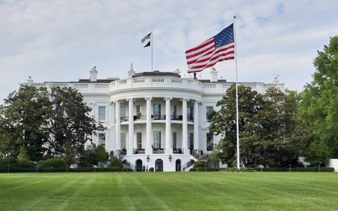 Grupo jurídico católico critica orden de Trump sobre ciudadanía por nacimiento