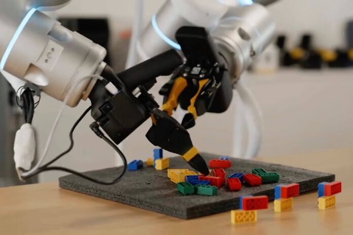 Hasta ahora había que entrenar a un robot para cada tarea nueva. La nueva idea es mucho más simple: que te mire unos segundos