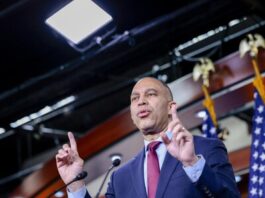 Jared Kushner y Hakeem Jeffries se reúnen en Nueva York