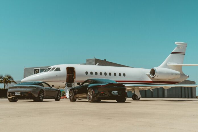Los millonarios viajan más que nunca en jets privados. Lo sorprendente es que cada vez son menos los propietarios que los compran