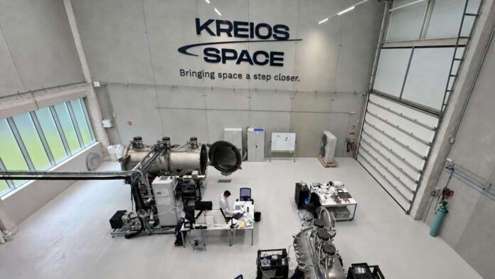 Mantener satélites en órbita terrestre muy baja es muy problemático, pero esta compañía española quiere convertir el problema en solución