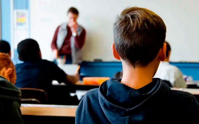 Ministra de Educación afirma que revisarán textos para sacar ideología woke de escuelas de Colombia