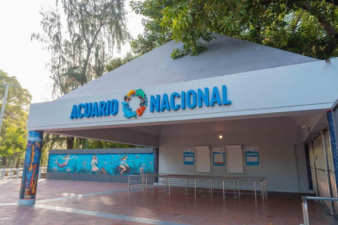 Ministro Paliza supervisa condiciones del Acuario Nacional tras su reapertura