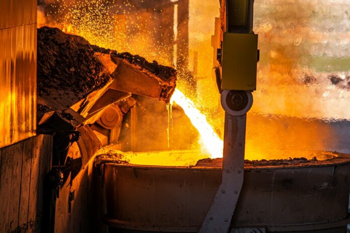 No hay aleación de metal capaz de soportar carga a más de 
 2.400 ºC sin ceder. China acaba de decir 