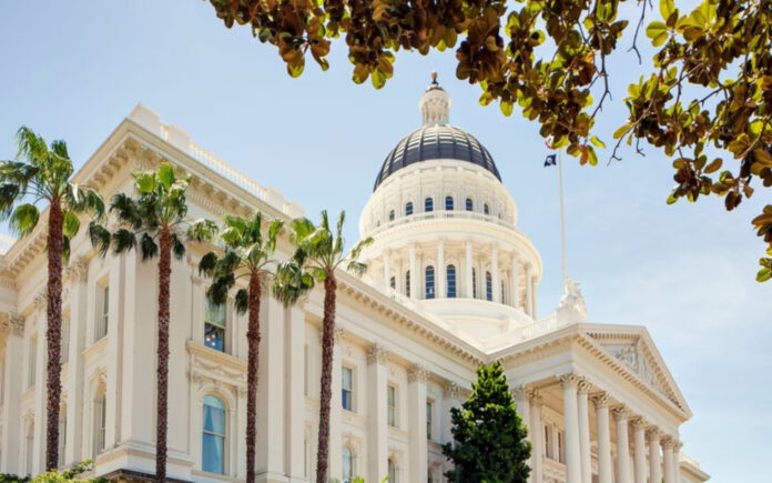 Obispos de California piden regular las redes sociales mientras Meta paga multa de miles de millones