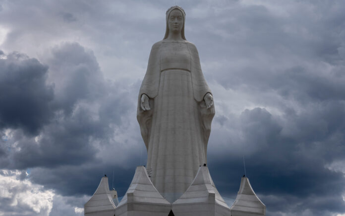 Polonia inaugura la estatua de la Virgen María más alta de Europa