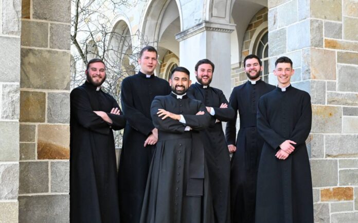 “Siempre es el Espíritu Santo”: Estas 3 diócesis tienen numerosas ordenaciones sacerdotales