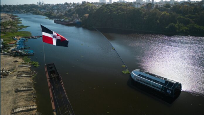 The Ocean Cleanup y el Gobierno de la República Dominicana anuncian el reemplazo de la barrera del río Ozama
