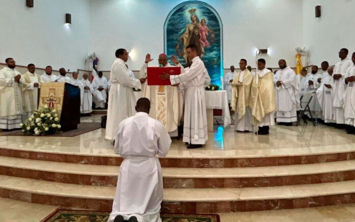 Un nuevo diácono, un congreso misionero y 46 fieles confirmados en la Iglesia dominicana