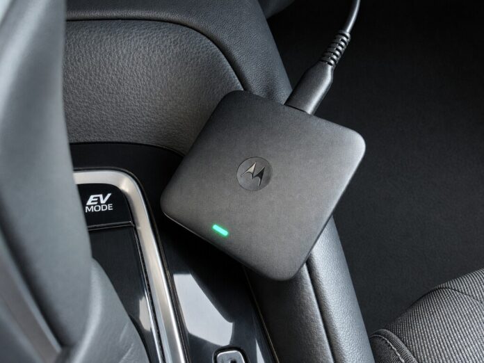 Usar Android Auto sin cable es mucho mejor. Solo hace falta un buen adaptador y el Motorola Drive MA2 lo es