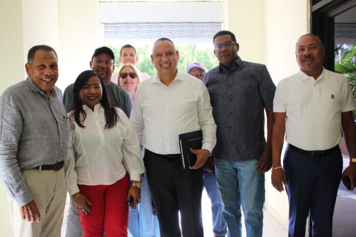 Viceministro Jiménez da seguimiento a iniciativas de impacto comunitario en la provincia Independencia