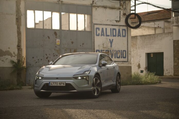 A los mandos del Polestar 4: el coche eléctrico chino con ADN sueco que rompe moldes
