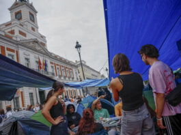 Acampados en Madrid quieren mantener presión Gobierno vivienda