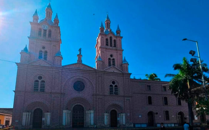 De la Espriella anuncia 320 mil dólares para restaurar Basílica del Señor de los Milagros de Buga