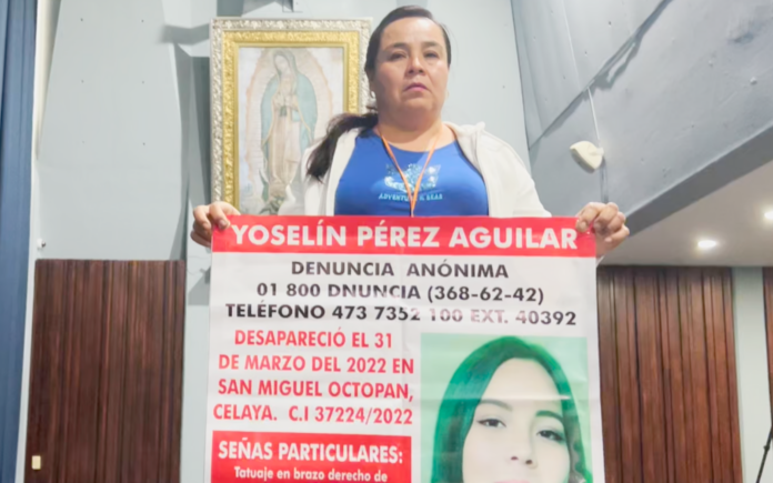 “Dios mío, dame fuerza”: el ruego diario de una madre para seguir buscando a su hija desaparecida