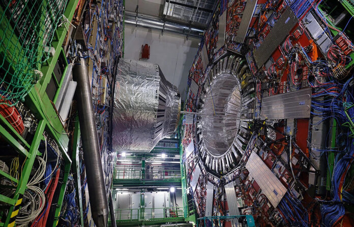El CERN tenía dos opciones: cambiar de sistema operativo o reemplazar más de mil ordenadores. Eligió la vía más lógica