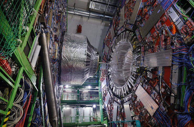 El CERN tenía dos opciones: cambiar de sistema operativo o reemplazar más de mil ordenadores. Eligió la vía más lógica