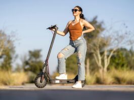 El Gobierno cambia las normas a partir del 1 de octubre: 100 euros de multa a los menores que usen un patinete. La pagan los padres
