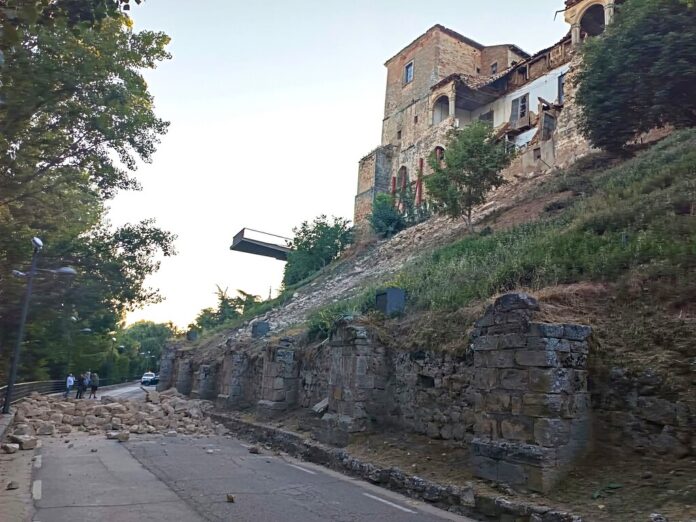 El alcalde de Almazán llevaba años avisando de que su palacio del siglo XV se iba a caer. Esta semana ha caído