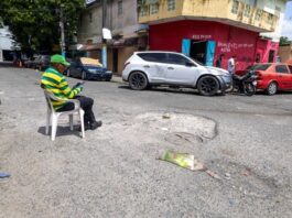 El mal estado de la calle Antonio Mayí Pérez dificulta el tránsito