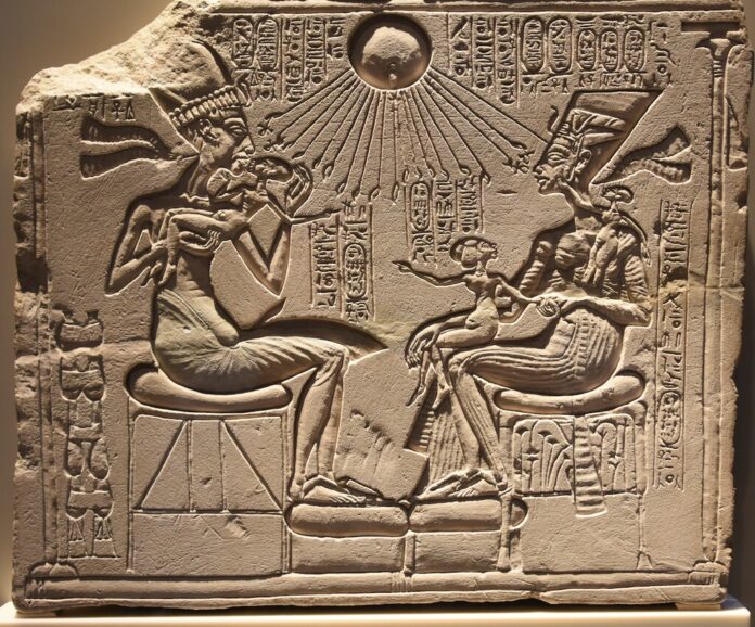 El paradero de la tumba de Nefertiti obsesiona a los arqueólogos desde hace un siglo. Una cámara oculta podría tener la respuesta