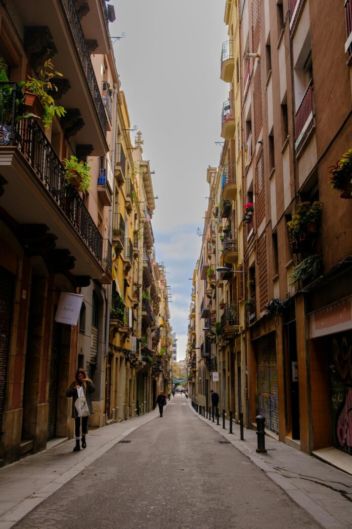 Es oficial, el Gobierno cambia las normas el 1 de octubre: en estas calles los coches siempre tendrán que ceder el paso al peatón
