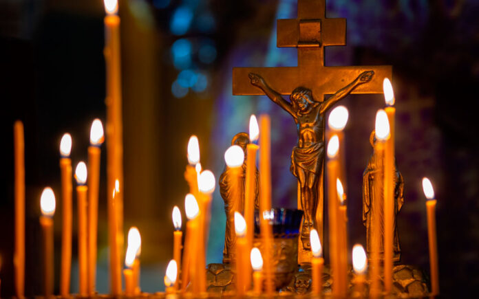 Explosión de pirotecnia en iglesia en México deja 9 muertos y decenas de heridos