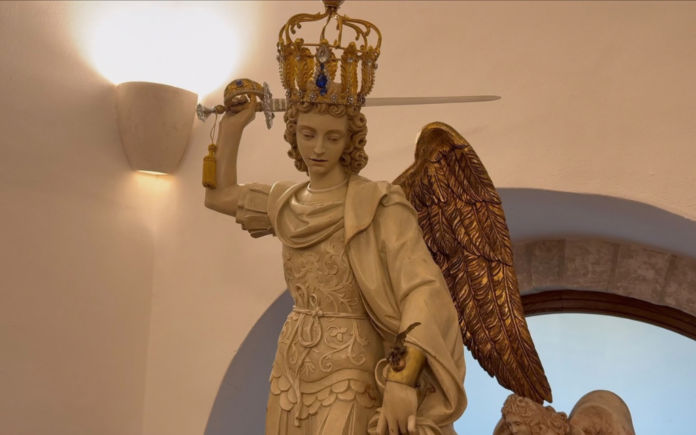 La espada de San Miguel Arcángel sale por primera vez de Italia para visitar Paraguay