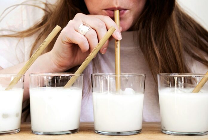 La invención de la leche de vaca: cómo la industria láctea nos metió con calzador 