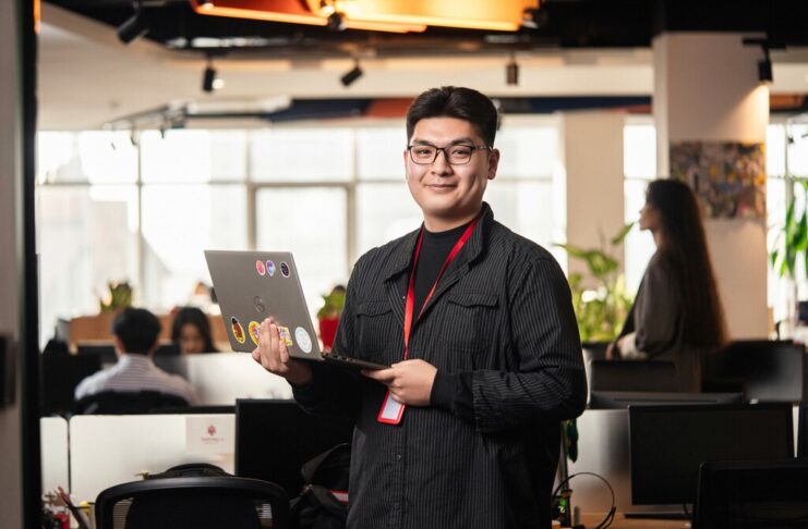 “La presión laboral era abrumadora. Ahora estoy mejor”: la IA está ayudando a los jóvenes chinos a emprender solos