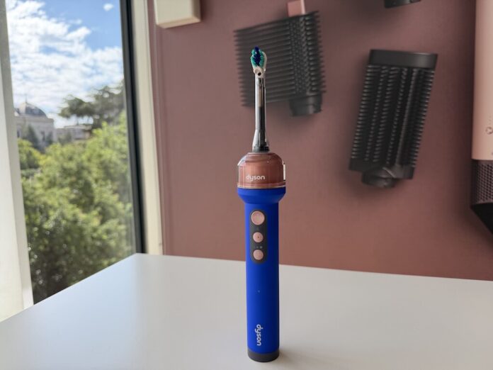 Los cepillos de dientes eléctricos apenas han cambiado en los últimos 20 años, así que Dyson lo ha repensado de arriba abajo