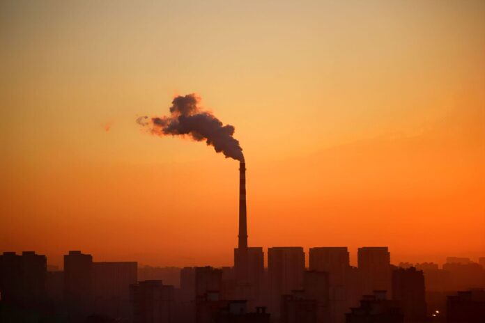 Más del 80% de los españoles respira aire contaminado, según Greenpeace. El dato tiene una letra pequeña importante