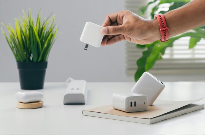 Mejores cargadores rápidos para móvil, tablet, portátil y otros dispositivos. 6 modelos recomendados por potencia y seguridad