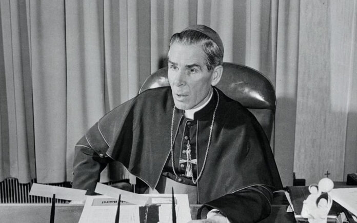 Obispo bautizado por Fulton Sheen reflexiona sobre su legado antes de su beatificación