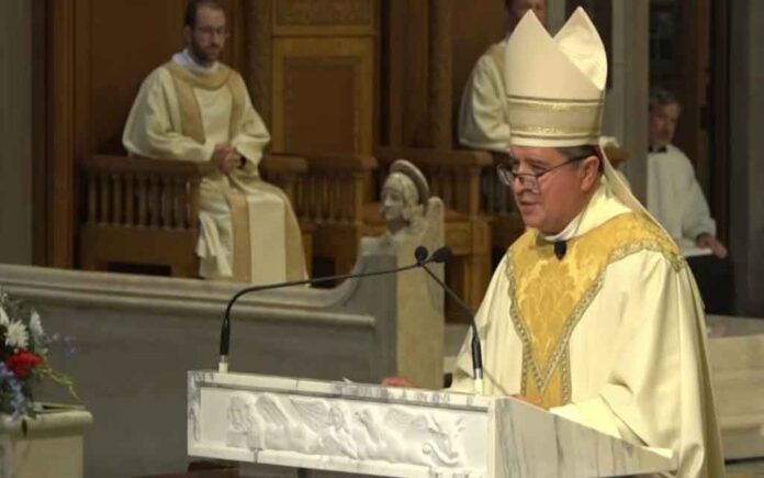 Obispo salvadoreño en EE.UU. nombra sacerdotes para coordinar la Misa tradicional en latín
