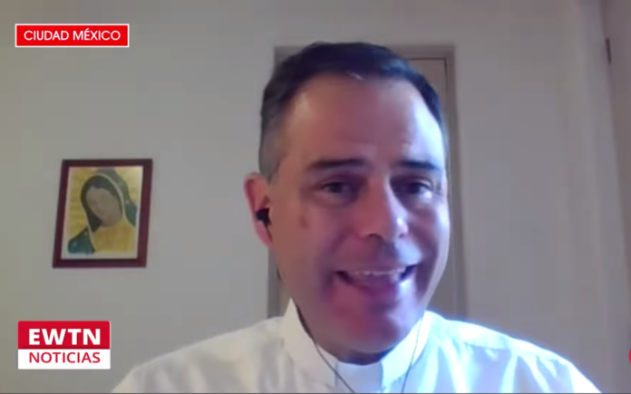 Sacerdote explica en nuevo libro por qué el ser humano no es sólo un “cerebro con patas”