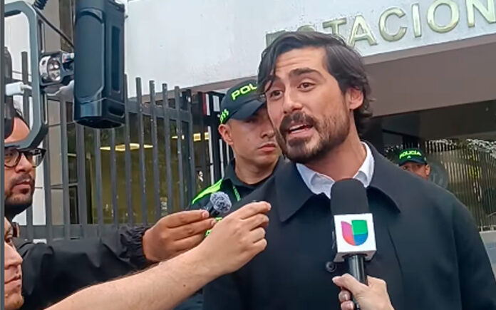 Samuel Adrián, el productor que denunció el cambio de sexo en menores, es liberado en Colombia