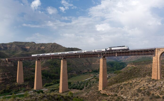 Si la pregunta es cuál es la ciudad de España más castigada por Renfe, tenemos una seria candidata: Almería