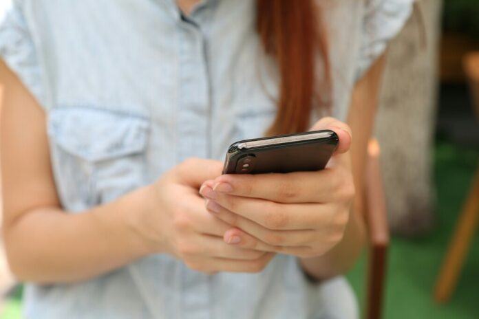 Tu operador guarda durante un año qué antena te daba cobertura cada vez que llamas o mandas un SMS. Y no tiene que avisarte si se la da a la policía