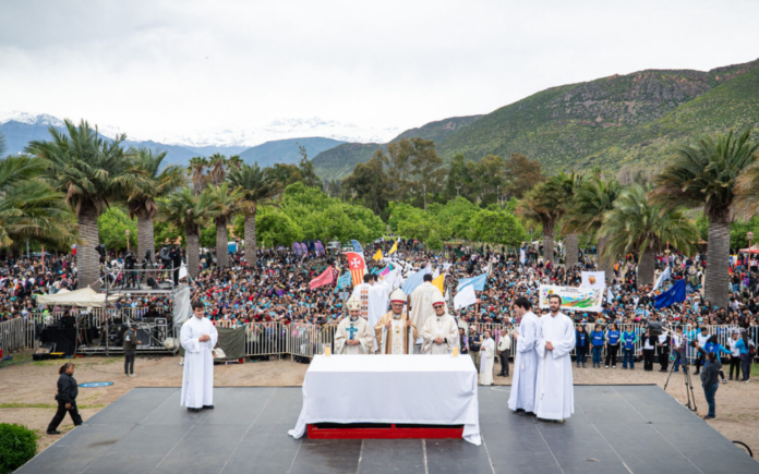 Ante 20.000 fieles, el Cardenal Chomali propone practicar la “higiene digital”