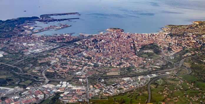 Asturias no destaca ni por ganar población ni por turismo extranjero. La pregunta es por qué es donde más se encarece la vivienda
