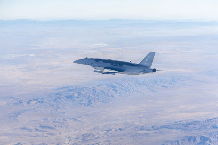 EEUU quiere que un solo piloto mande sobre varios aviones de combate. Un F-22 acaba de dar el primer paso