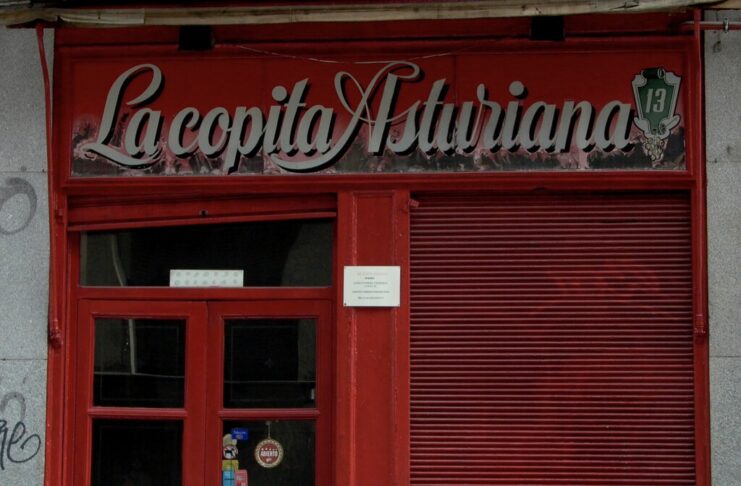 El mítico bar de Madrid donde se rodó esa escena de 'La bola negra': café de pota y una familia al frente desde 1959