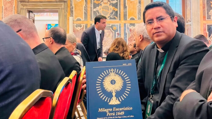 Entregan a León XIV un libro sobre el Divino Niño del Milagro, devoción que él mismo alentó