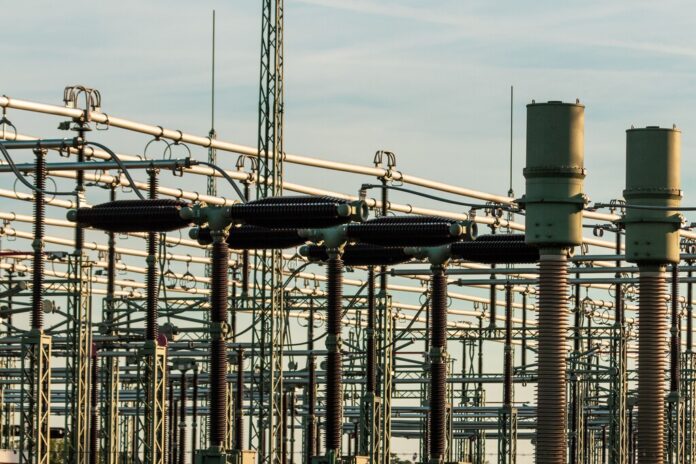 España está construyendo gigantes que no producen electricidad. Su misión es evitar que la red vuelva a colapsar