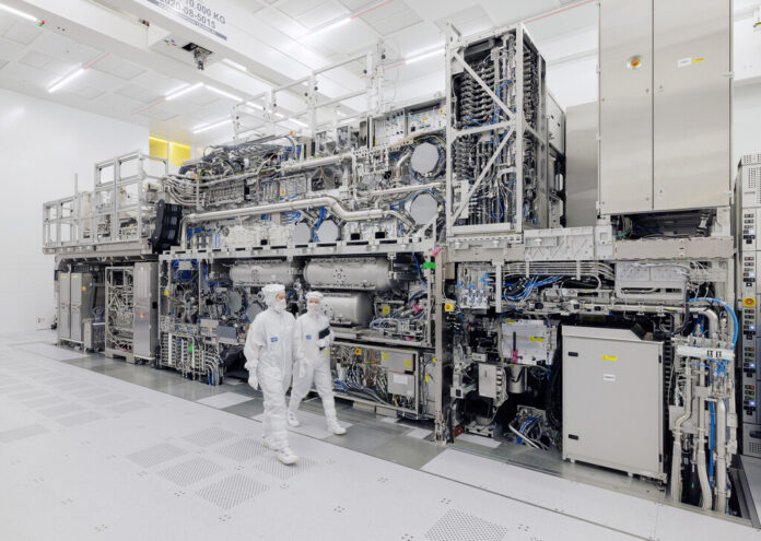 High-NA EUV todavía está llegando a las fábricas. ASML y Zeiss ya tienen un nombre para lo siguiente: Hyper-NA