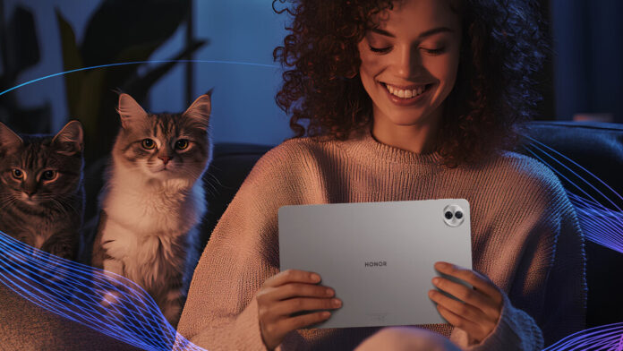 La tablet con teclado y pantalla 2K que sirve para jugar o trabajar: acaba de bajar de precio con un doblete de descuentos