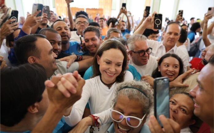 María Corina Machado regresa a Venezuela y participa en Misa en el Santuario de la Divina Pastora