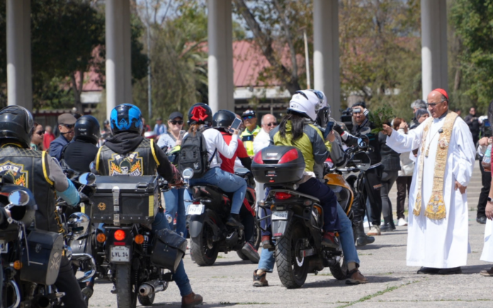 Más de 800 motociclistas peregrinan a Maipú y confían sus viajes a la Virgen del Carmen